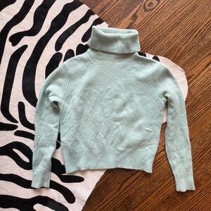 100% Cashmere Light Green Turtleneck Sweater
